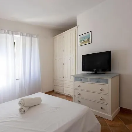 Ampia Con Piscina E Vista Per 12 Persone *
